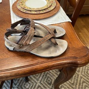 Merrill sandals size 10